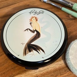 VINTAGE STYLE-Body & Soul Premium Brushes. Beautiful empty mirrored Compact.